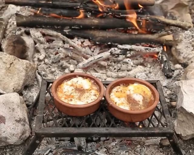 Mini Çömlekte Sucuklu Yumurta